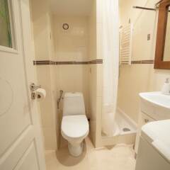 Отель Central Apartmens 3 Rooms Варшава ванная