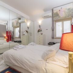 Апартаменты Torre Argentina Charming Apartment комната для гостей