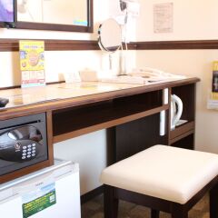 Отель Toyoko Inn Tokyo Shinagawa Hatanodai-eki Minami-guchi Япония, Токио - отзывы, цены и фото номеров - забронировать отель Toyoko Inn Tokyo Shinagawa Hatanodai-eki Minami-guchi онлайн сейф в номере