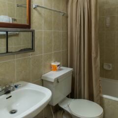 Апартаменты Sundreamer Beach Studio at Turtle Towers ванная