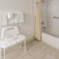 Отель Days Inn Columbus North Колумбус ванная фото 2