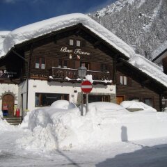 Отель B&B White Moon спортивное сооружение