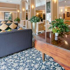 Отель BEST WESTERN PLUS Carlton Plaza Hotel Канада, Виктория - отзывы, цены и фото номеров - забронировать отель BEST WESTERN PLUS Carlton Plaza Hotel онлайн интерьер отеля