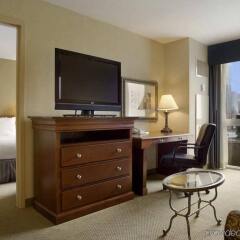 Отель DoubleTree by Hilton Silver Spring удобства в номере
