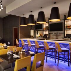 Отель Hilton Garden Inn New York Times Square South гостиничный бар
