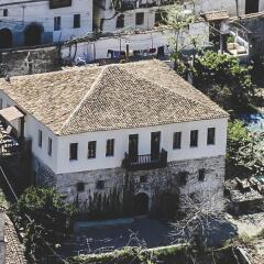 Berat Backpackers Hostel Берат вид на фасад