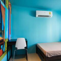 Everyday Bangkok Hostel Бангкок сейф в номере
