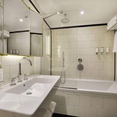 Отель L'Echiquier Opéra Paris MGallery by Sofitel Франция, Париж - 8 отзывов об отеле, цены и фото номеров - забронировать отель L'Echiquier Opéra Paris MGallery by Sofitel онлайн ванная