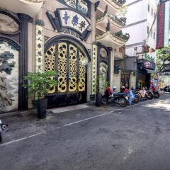 Hanh Chuong Hotel парковка