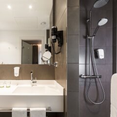 Отель Holiday Inn Dresden - Am Zwinger Германия, Дрезден - 2 отзыва об отеле, цены и фото номеров - забронировать отель Holiday Inn Dresden - Am Zwinger онлайн ванная