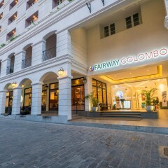 Отель Fairway Colombo Шри-Ланка, Коломбо - отзывы, цены и фото номеров - забронировать отель Fairway Colombo онлайн вид на фасад