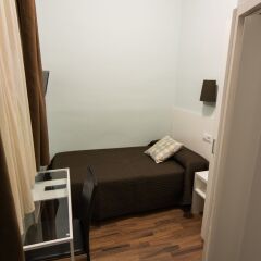 Отель Hostal Lesseps Барселона сейф в номере