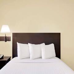 Отель Howard Johnson by Wyndham Las Vegas near the Strip США, Лас-Вегас - отзывы, цены и фото номеров - забронировать отель Howard Johnson by Wyndham Las Vegas near the Strip онлайн комната для гостей фото 5