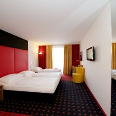 Hotel Senator сейф в номере