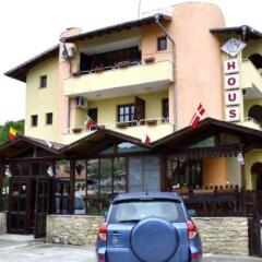 Hotel Alex Балчик парковка
