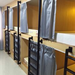 18 Coins Cafe & Hostel интерьер отеля фото 2