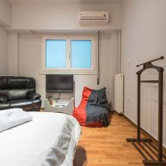 Отель Cozy Athenian Apartment Греция, Афины - отзывы, цены и фото номеров - забронировать отель Cozy Athenian Apartment онлайн комната для гостей фото 5
