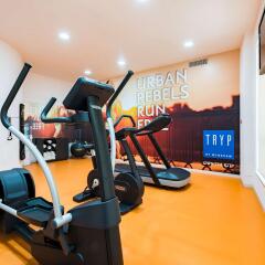 TRYP Coruña Hotel фитнесс-зал
