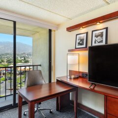 Отель Courtyard by Marriott Los Angeles Pasadena/Monrovia удобства в номере фото 2
