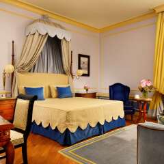 Hotel Santa Maria Novella сейф в номере