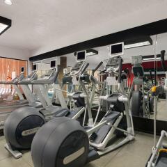 Отель Crowne Plaza Columbus North- Worthington США, Колумбус - отзывы, цены и фото номеров - забронировать отель Crowne Plaza Columbus North- Worthington онлайн фитнесс-зал