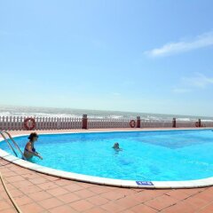 Отель HaiDuong Intourco Resort бассейн