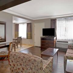 Отель Super 8 by Wyndham Los Angeles-Culver City Area комната для гостей фото 3