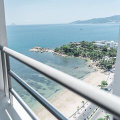 Апартаменты Beach Front Oceanous Apartment Нячанг балкон