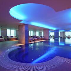 Отель Hilton Baku бассейн