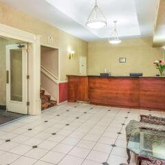 Отель Howard Johnson by Wyndham Toronto Downtown West Канада, Торонто - отзывы, цены и фото номеров - забронировать отель Howard Johnson by Wyndham Toronto Downtown West онлайн интерьер отеля