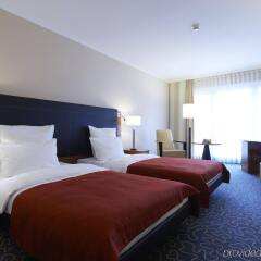 Отель Steigenberger Hotel Hamburg Германия, Гамбург - 2 отзыва об отеле, цены и фото номеров - забронировать отель Steigenberger Hotel Hamburg онлайн комната для гостей фото 2