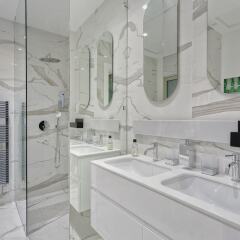 Отель Luxury Apt Ocean Views in Tigne Point, With Pool Мальта, Слима - отзывы, цены и фото номеров - забронировать отель Luxury Apt Ocean Views in Tigne Point, With Pool онлайн ванная