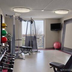Отель Embassy Suites Minneapolis - Airport Блумингтон фитнесс-зал фото 2