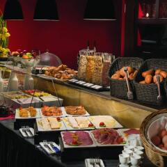 Adina Apartment Hotel Frankfurt Neue Oper питание