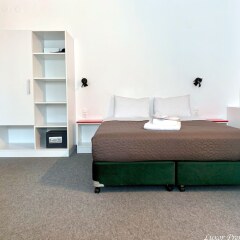 Отель Luxor Premium Suites сейф в номере