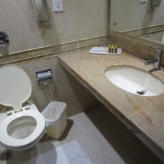 Ramee Guestline Hotel Juhu in Mumbai, India from 133$, photos, reviews - zenhotels.com bathroom