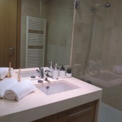 Отель Charming apartament - 2bedrooms & Garage ванная
