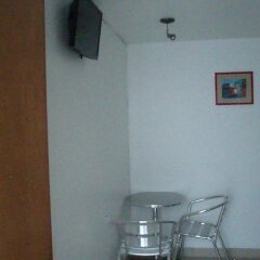 Отель Hostal La Tercia Мехико сейф в номере