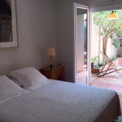 Отель Suitur Courtyard House Испания, Барселона - отзывы, цены и фото номеров - забронировать отель Suitur Courtyard House онлайн комната для гостей