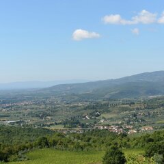 Отель Farmhouse With Pool and Large Garden, 50 Acres of Vineyards, Wine Tasting Ареццо фото 9