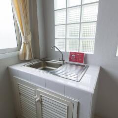 Отель Zen Rooms Damrongrak Road Бангкок удобства в номере фото 2