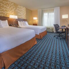 Отель Fairfield Inn & Suites by Marriott Frederick комната для гостей
