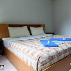 Отель Robin’s Nest Guesthouse & Restaurant сейф в номере