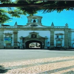 Hotel Adelaide парковка