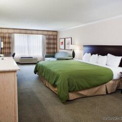 Отель Country Inn & Suites by Radisson, Atlanta Airport North, GA комната для гостей