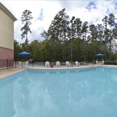 Отель Comfort Suites Wilmington бассейн
