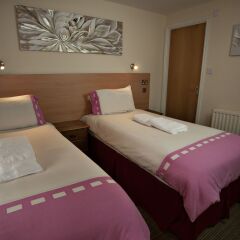 Отель Lochend Serviced Apartments Великобритания, Эдинбург - отзывы, цены и фото номеров - забронировать отель Lochend Serviced Apartments онлайн комната для гостей фото 2