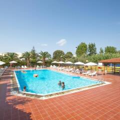 Отель Island Beach Resort - Adults Only бассейн