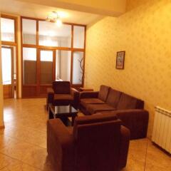Апартаменты Neighbours Apartments комната для гостей