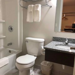 Econo Lodge Lakeview in Marquette, United States of America from 107$, photos, reviews - zenhotels.com bathroom